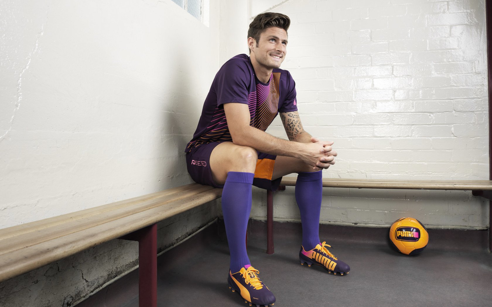 爱游戏官方-莫伊：全黑队的攻防双重保障，在前锋线上展现统治力，莫伊拉百度百科